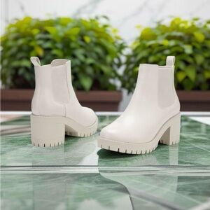 NIB EETTARO Women's Fashion Chunky Heeled Chelsea Boot in Cream Sz 8